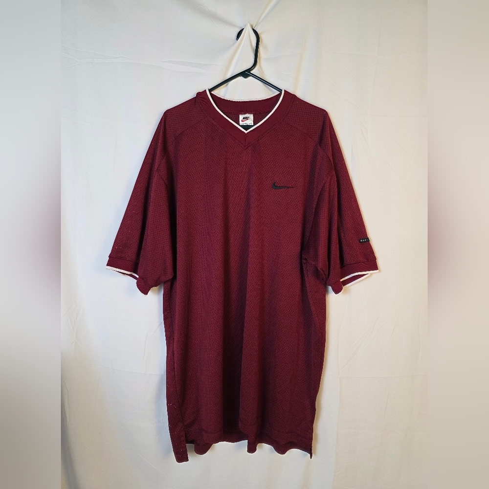 Vintage Nike Men's Burgundy Jersey Shirt